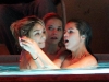 o-estrellas-de-spring-breakers-graban-escenas-en-la-piscina